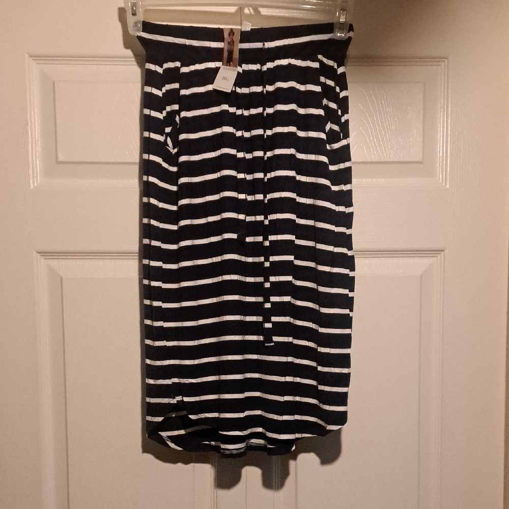 🦝NWT Navy-White Striped casual Strech Skirt With Pockets + adjustable strings
